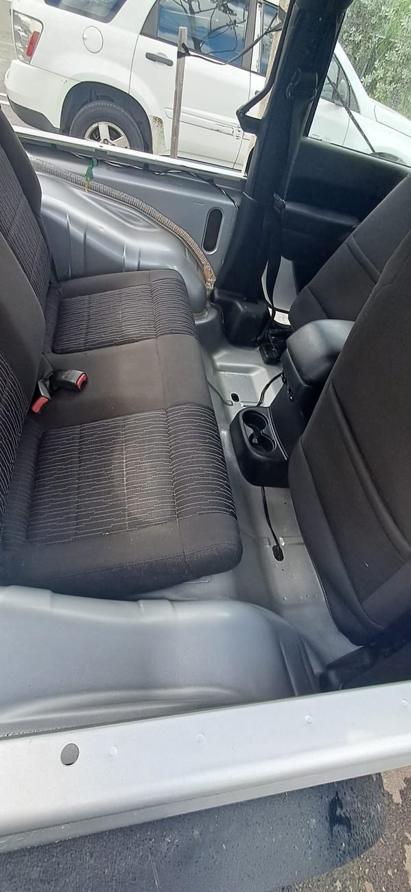 Interior del vehículo limpio después